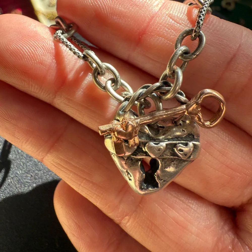 Elegant Silver Tone Heart Pendant‎ Necklace
